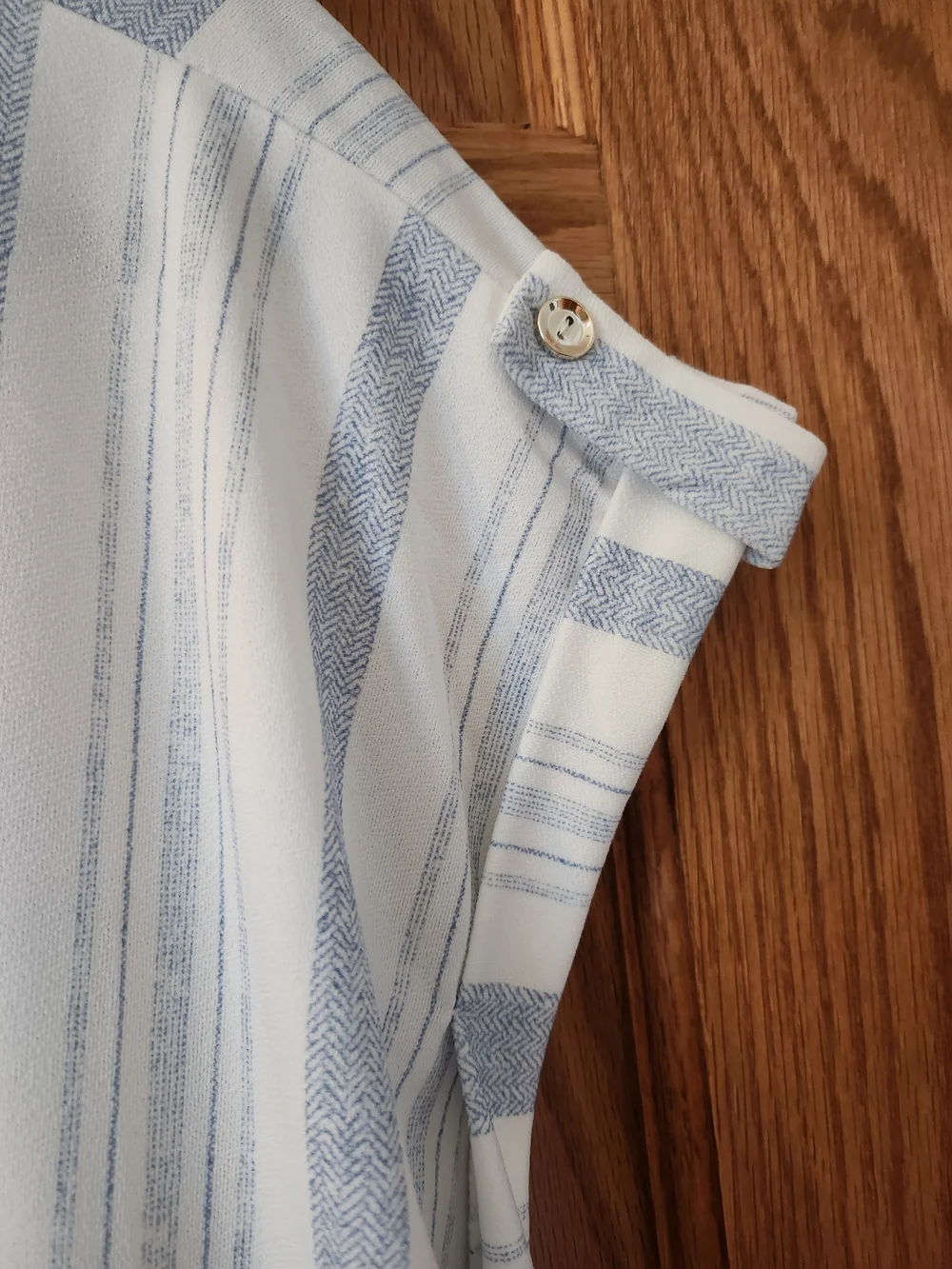 Striped V-Neck Short Sleeve Tunic in White and Light Blue